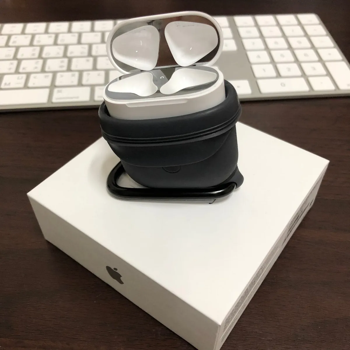 拿收耳机只需翻开上半部