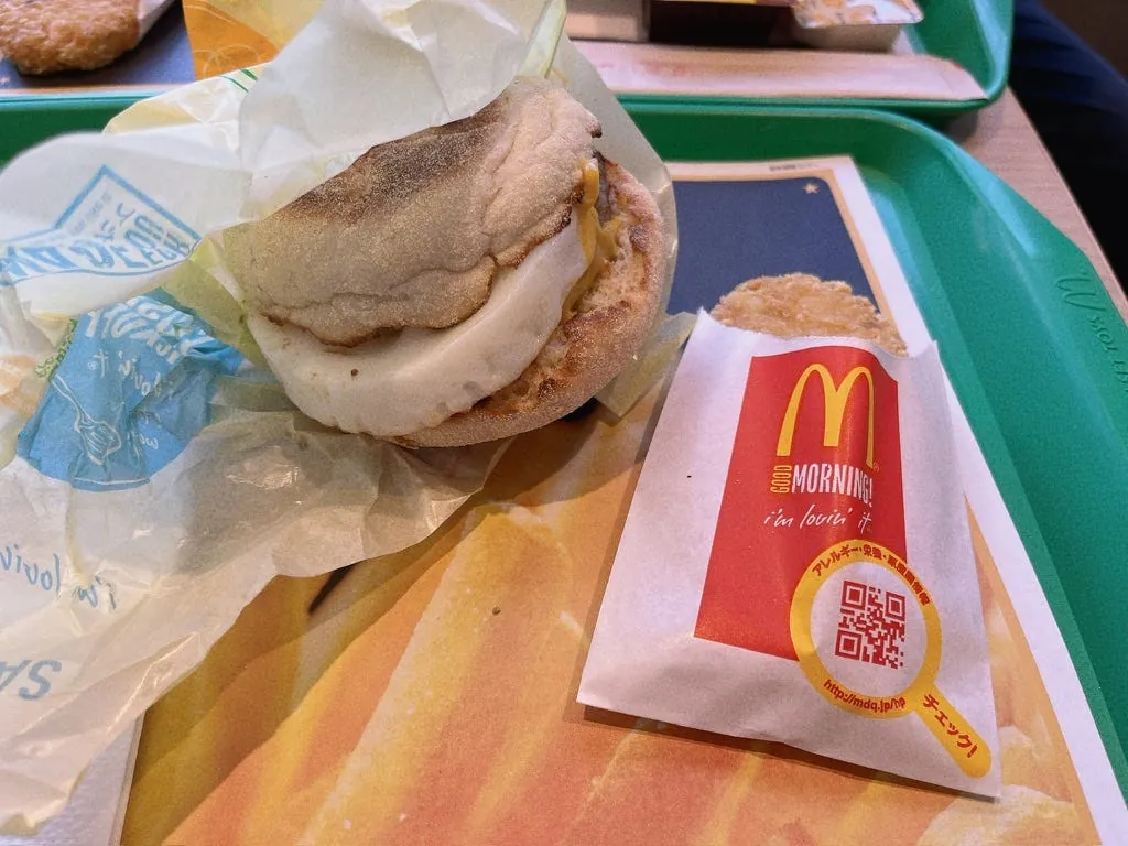吃麦当劳早餐(比台湾便宜 $15 块)