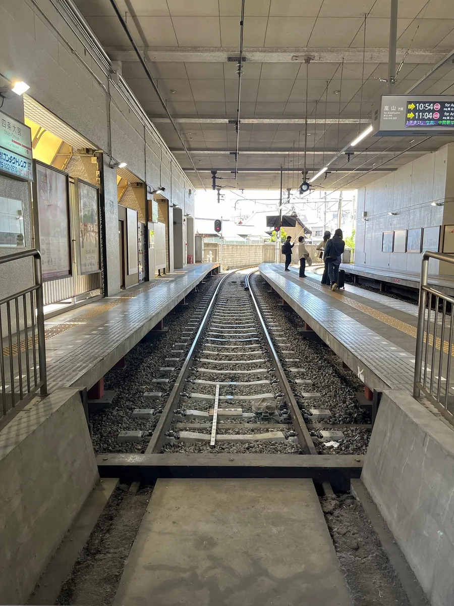 吃完直接走到对面搭车到岚山