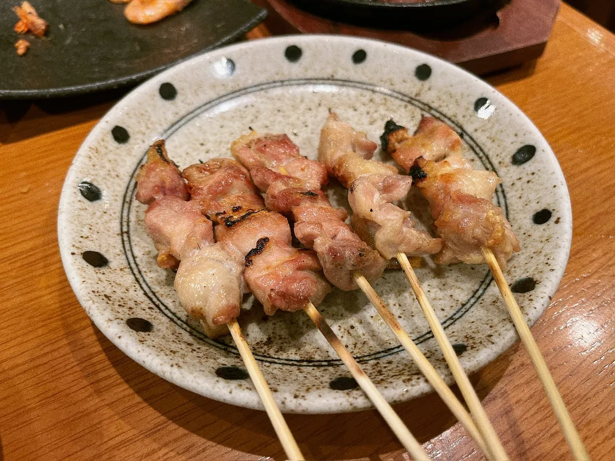 テング酒场 曽根崎 お初天神通り店,五串烤鸡肉 日币385…比台湾便宜啊!