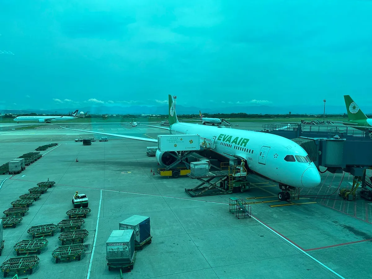 因降落延后导致起飞也跟著延误了一个多小时