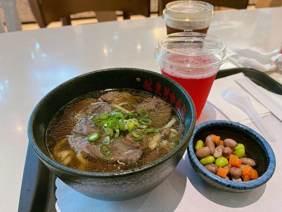 吃个林东芳牛肉面等飞机