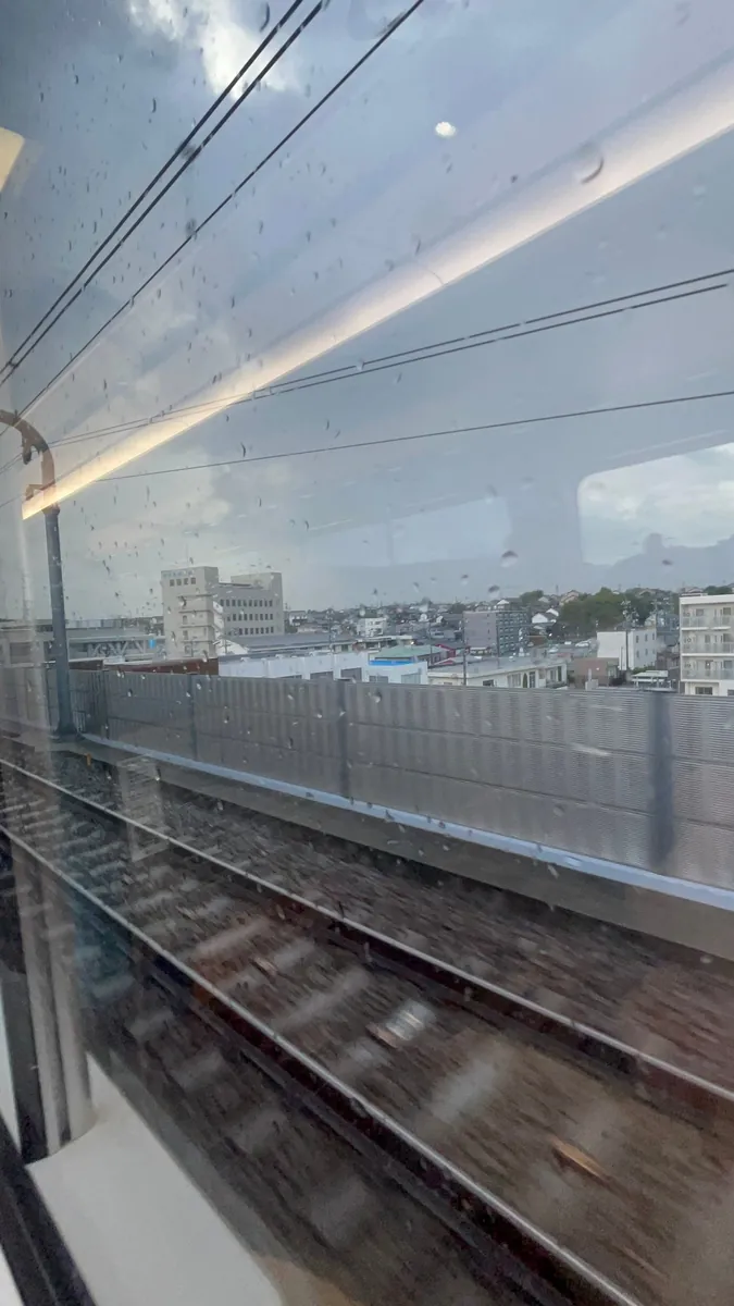 一張是座位資訊一張是進出票(投入機器用)