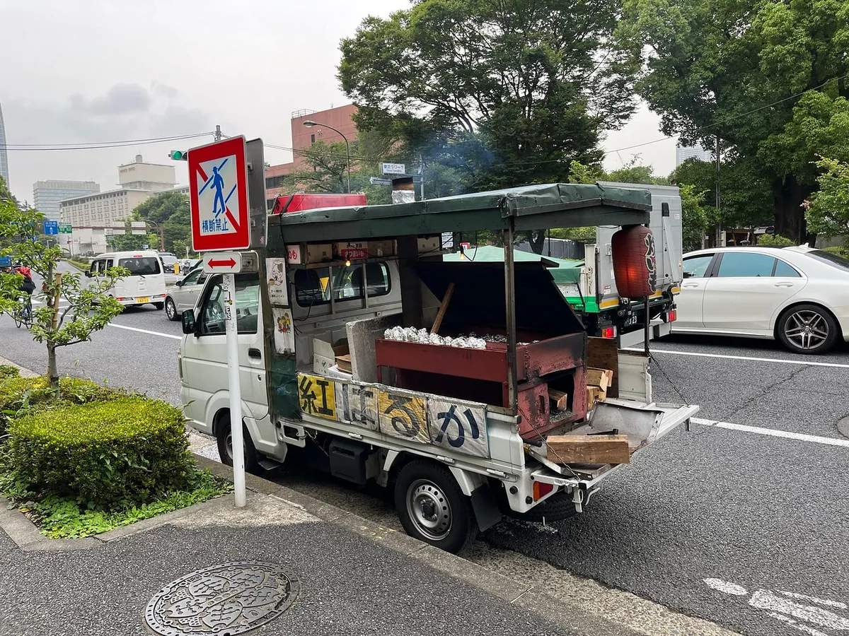 在路边遇到卖热呼呼的烤蕃薯