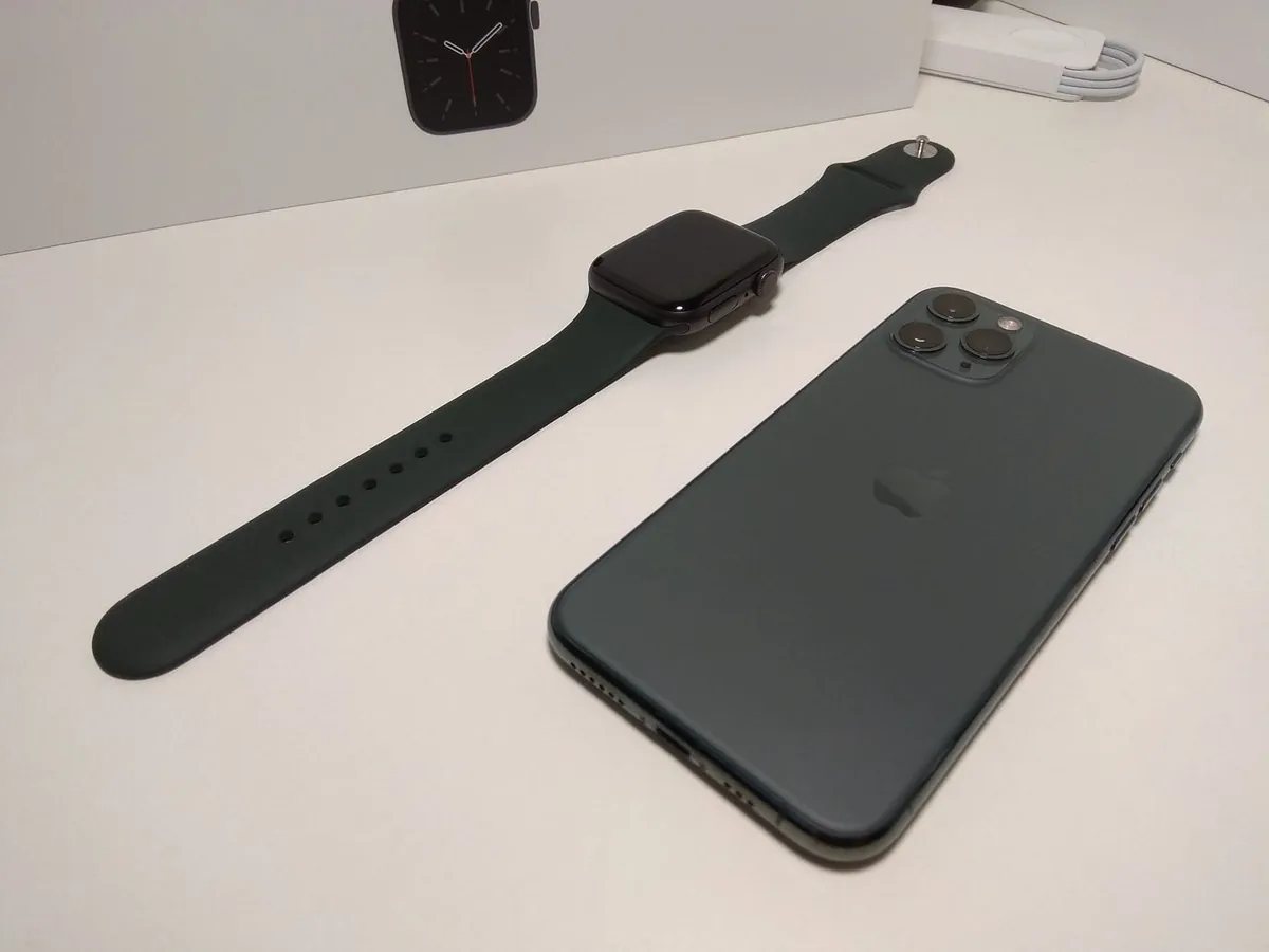 Apple Watch 6 + iPhone 11 Pro